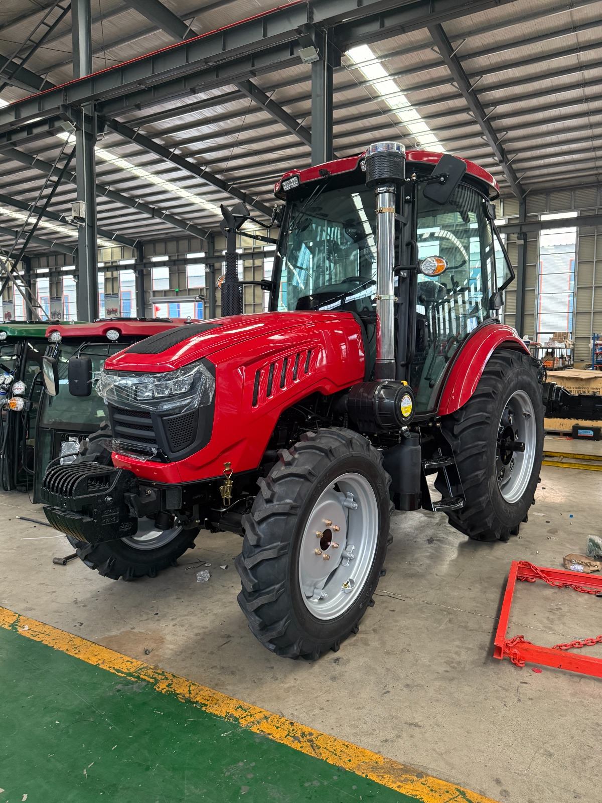 Tracteur neuf en usine